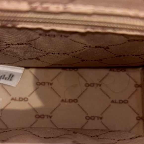 ALDO CREWEL STITCH WHITE FLORAL CROSSBODY STRAW PURSE HANDBAG
GOLD HARDWARE - Picture 7 of 9